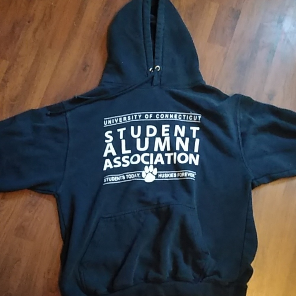 UCONN ALUMNI SWEARSHIRT